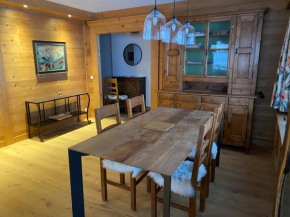 appartement 103m2 près de Megève, 200m de télécabine la Princesse, 2 chambres, parking couvert, cheminée, local ski